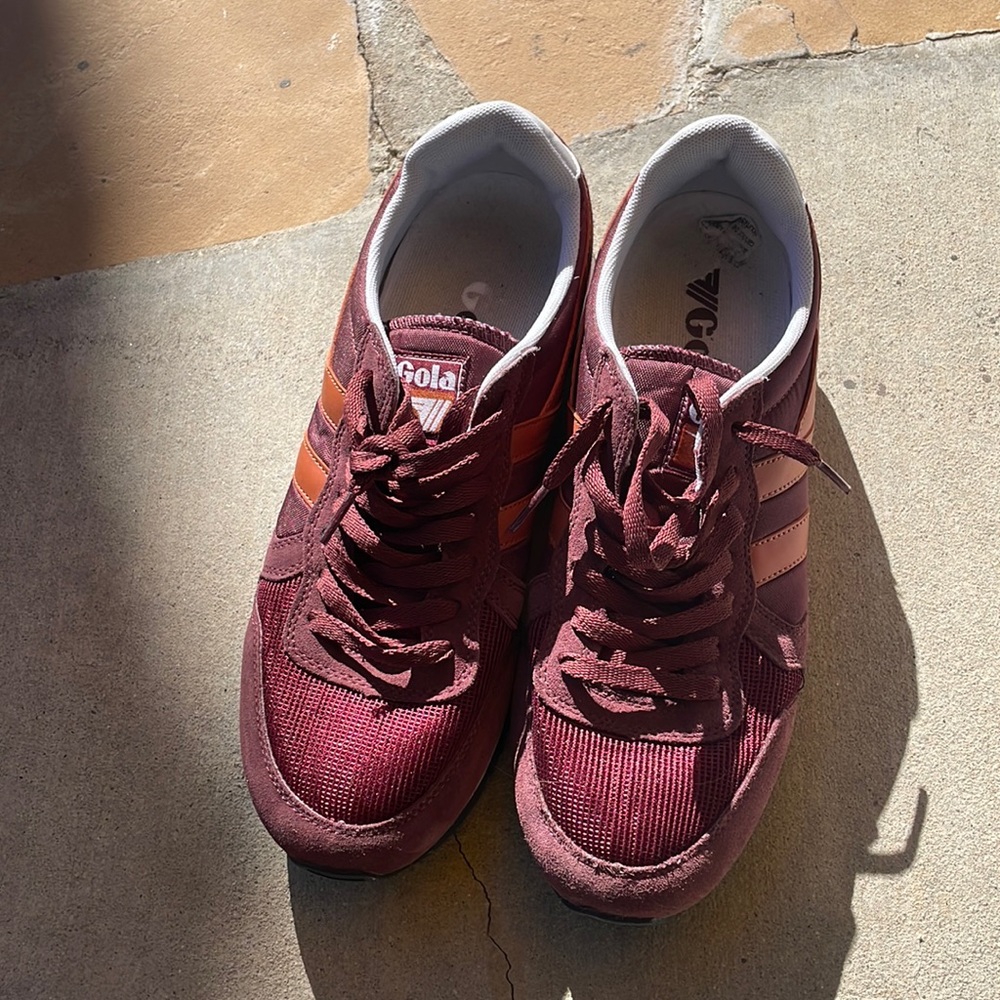 Hola tennis shoes